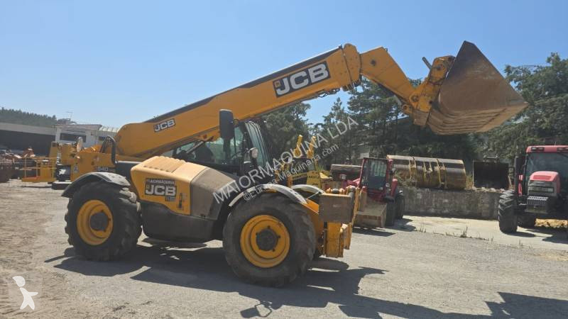 رافعة شوكية تلسكوبية JCB