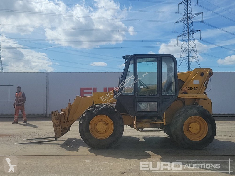 Teleskopický vozík JCB 525-67