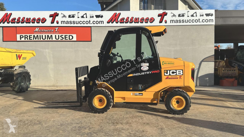 رافعة شوكية تلسكوبية JCB 35-26D 4x4