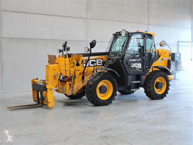 رافعة شوكية تلسكوبية JCB