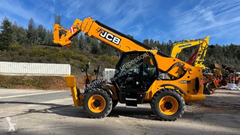 رافعة شوكية تلسكوبية JCB