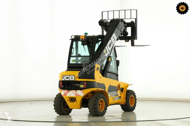 رافعة شوكية تلسكوبية JCB TLT-30-D 4x4
