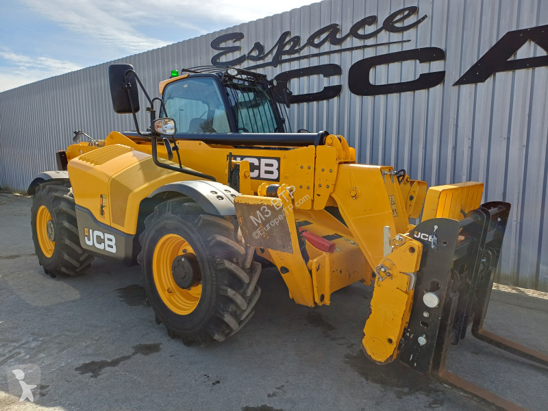 رافعة شوكية تلسكوبية JCB