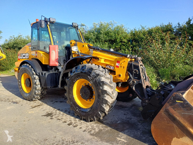 Teleskopický manipulátor JCB  TM420