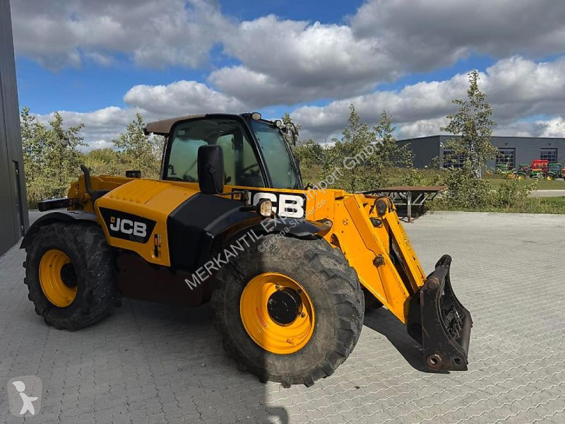 رافعة شوكية تلسكوبية JCB