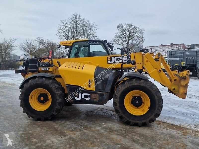 رافعة شوكية تلسكوبية JCB Agri Plus