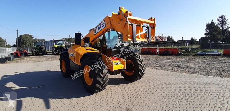 رافعة شوكية تلسكوبية JCB