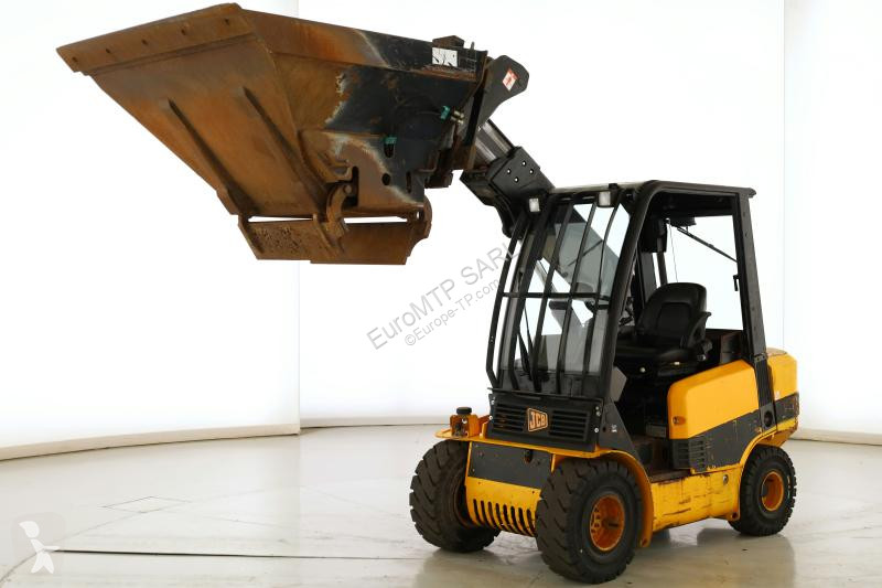 رافعة شوكية تلسكوبية JCB