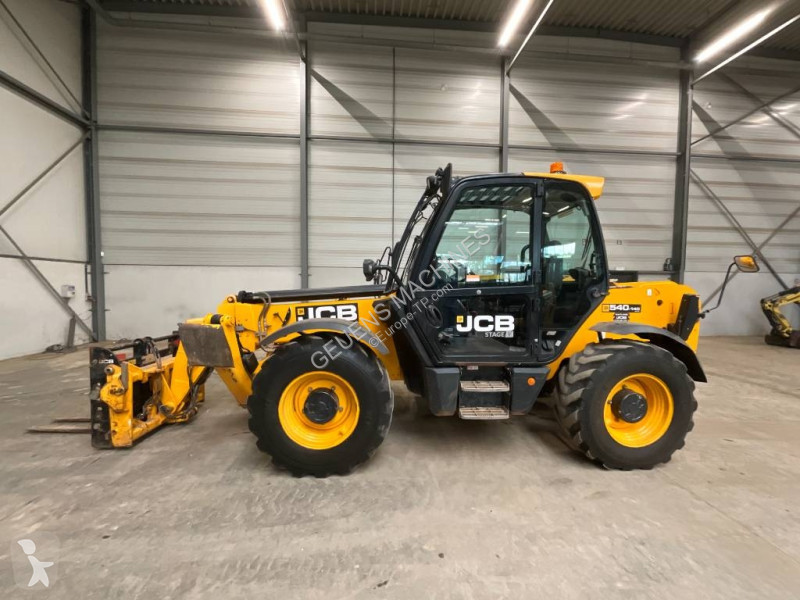 رافعة شوكية تلسكوبية JCB