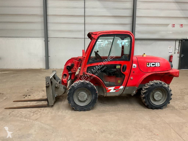 رافعة شوكية تلسكوبية JCB