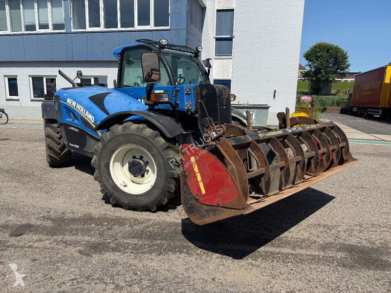 Teleskopický manipulátor New Holland LM5060 CE7...