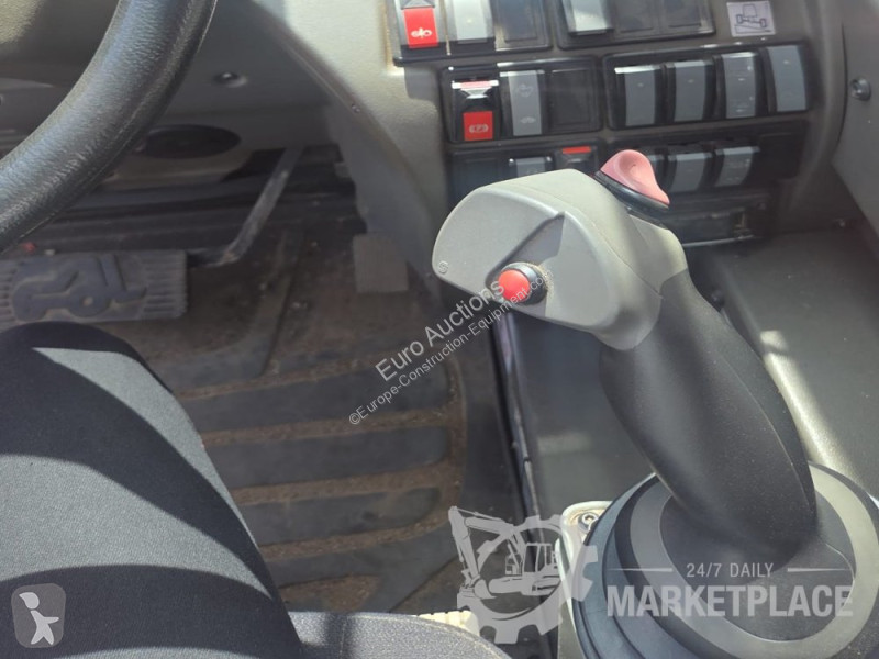 Телескопічний навантажувач Manitou MRT 2150 +