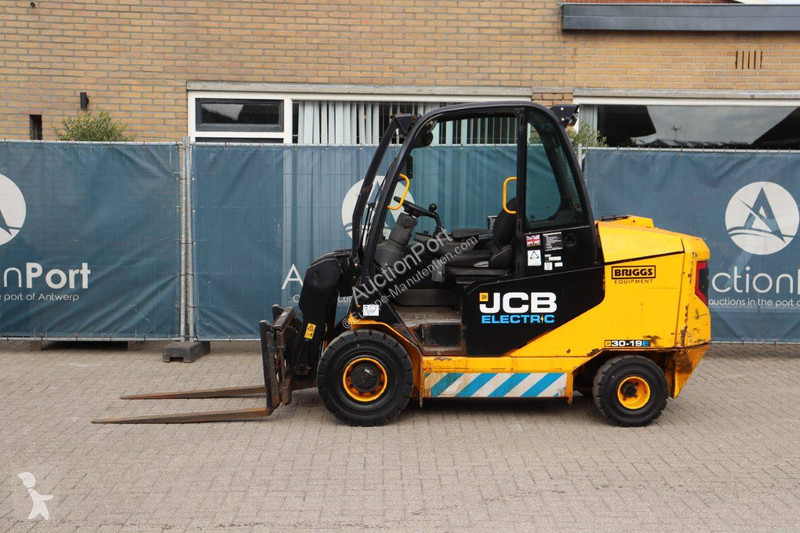 Телескопический погрузчик JCB 30-19E