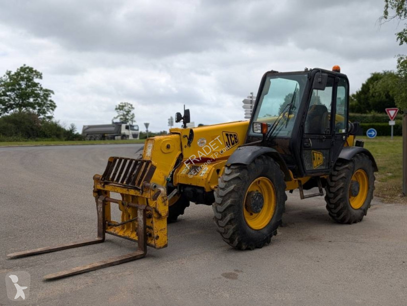 Teleskopický manipulátor JCB 528-70