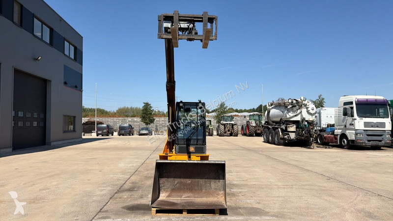 Chariot télescopique JCB 35D ( 853.6 HOURS !!!...