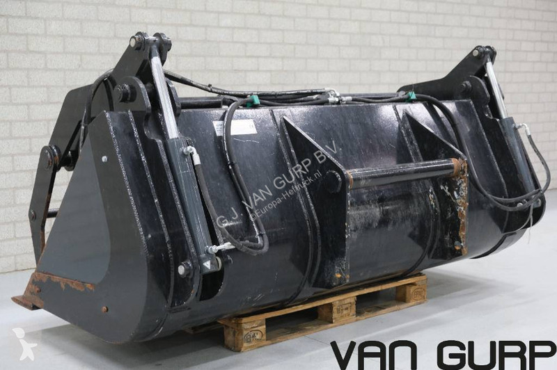 Verreiker Manitou Pelikaanbak mestvork 240 cm