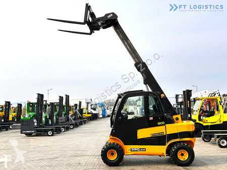 Încărcător telescopic JCB