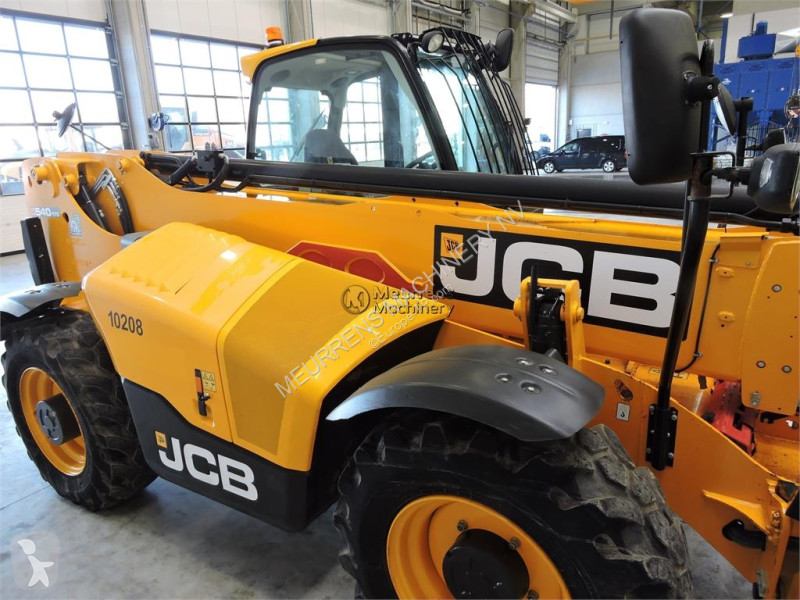 رافعة شوكية تلسكوبية JCB