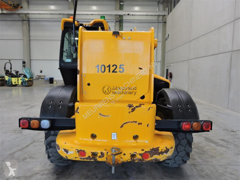 رافعة شوكية تلسكوبية JCB