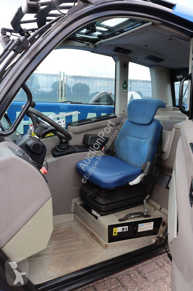 Teleskopický manipulátor New Holland LM628
