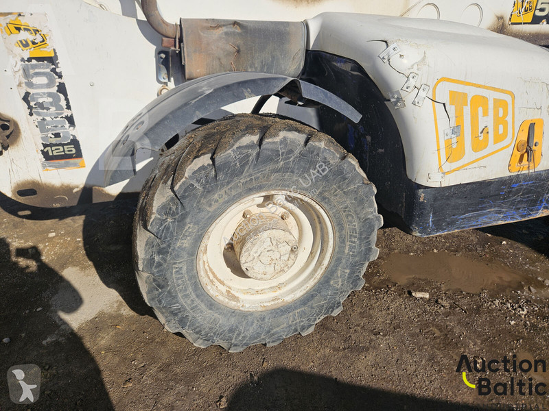 رافعة شوكية تلسكوبية JCB