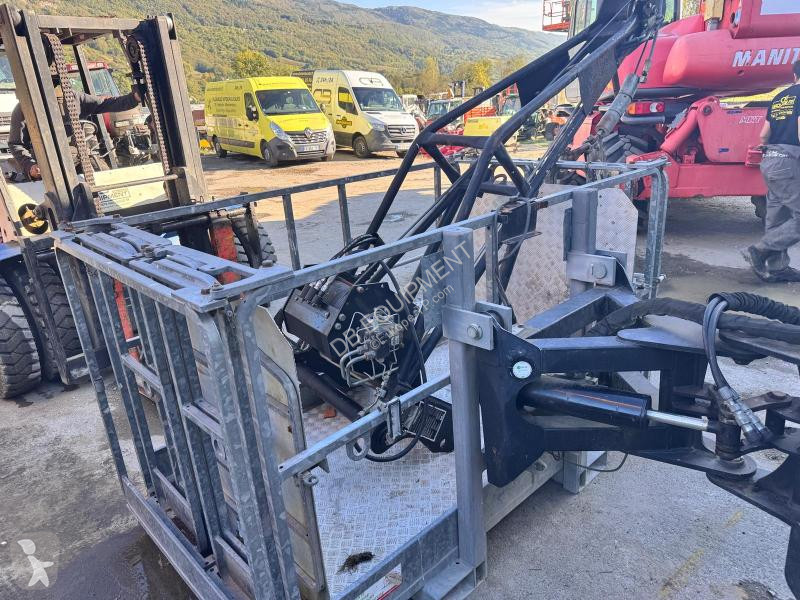 رافعة شوكية تلسكوبية Manitou  MRT 2150...