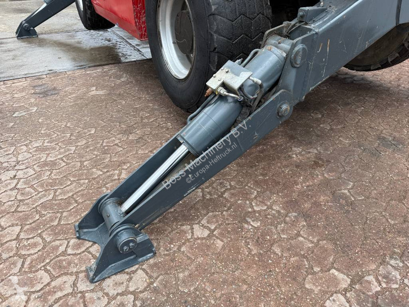 Încărcător telescopic Magni 5.21- Remote...