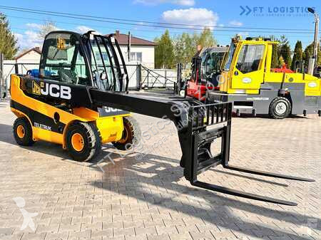 Încărcător telescopic JCB