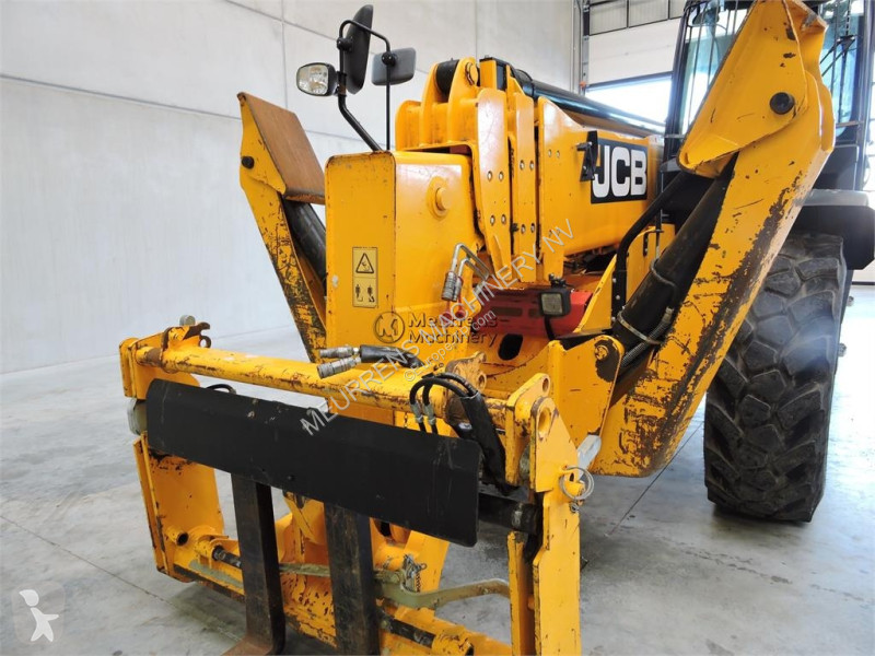 رافعة شوكية تلسكوبية JCB