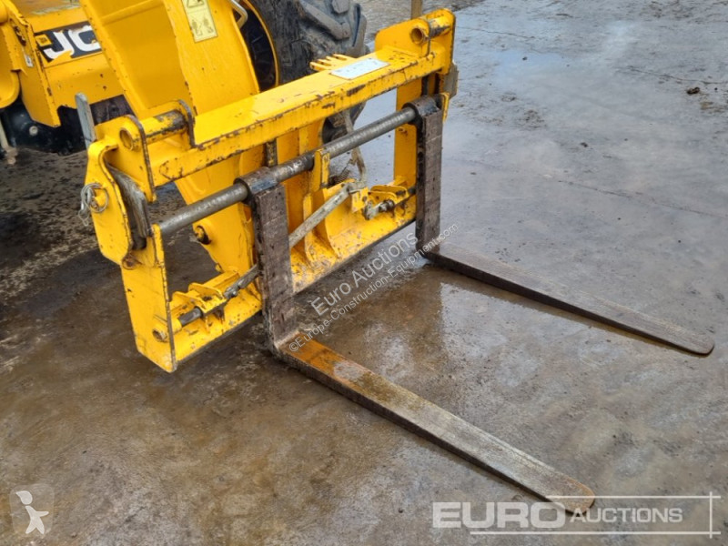 Teleskopický vozík JCB 535-95