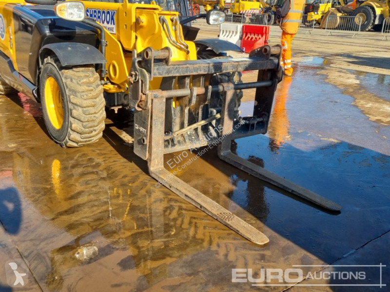 Teleskopický vozík JCB 525-60 Hi Viz