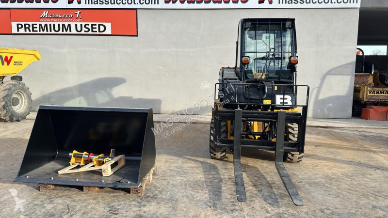 رافعة شوكية تلسكوبية JCB 35-26D 4x4