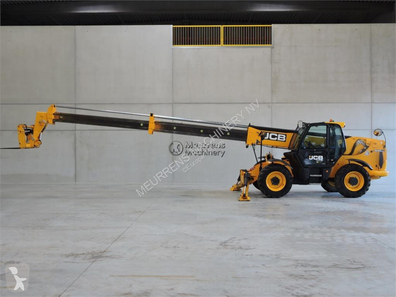 رافعة شوكية تلسكوبية JCB