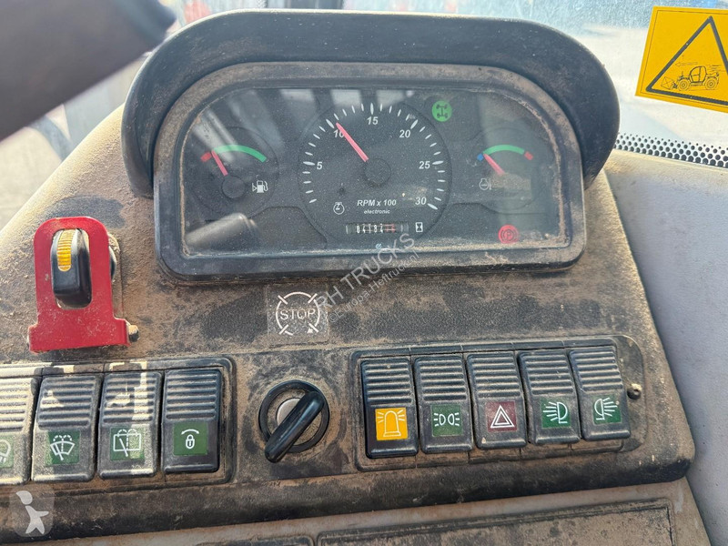 Teleskopický manipulátor New Holland LM5060 CE7...