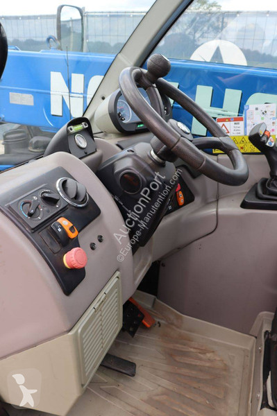 Teleskopický manipulátor New Holland LM628