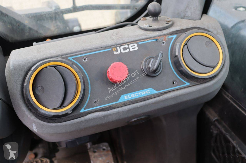 Телескопический погрузчик JCB 30-19E
