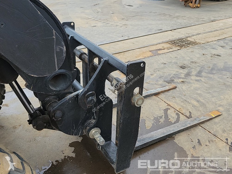 Teleskopický vozík JCB 520-40