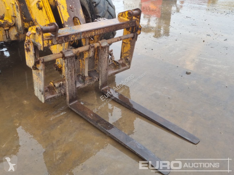 Teleskopický vozík JCB 530-70
