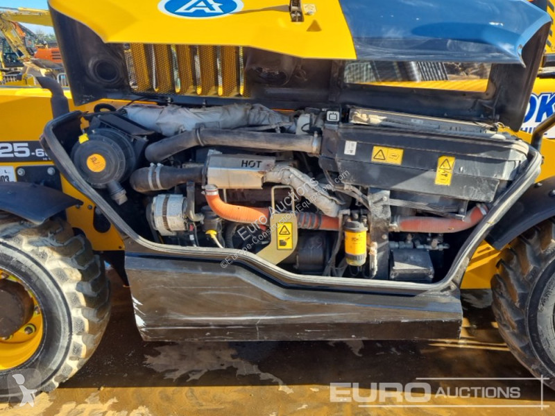 Teleskopický vozík JCB 525-60 Hi Viz