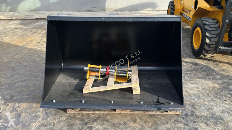 رافعة شوكية تلسكوبية JCB 35-26D 4x4
