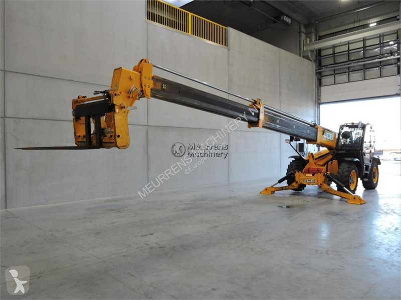 رافعة شوكية تلسكوبية JCB