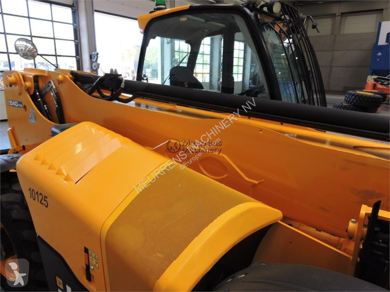 رافعة شوكية تلسكوبية JCB