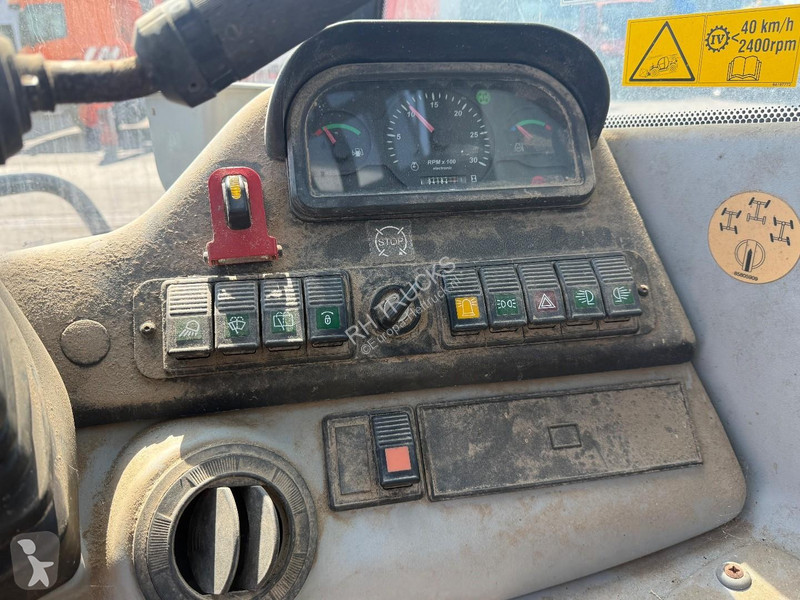 Teleskopický manipulátor New Holland LM5060 CE7...