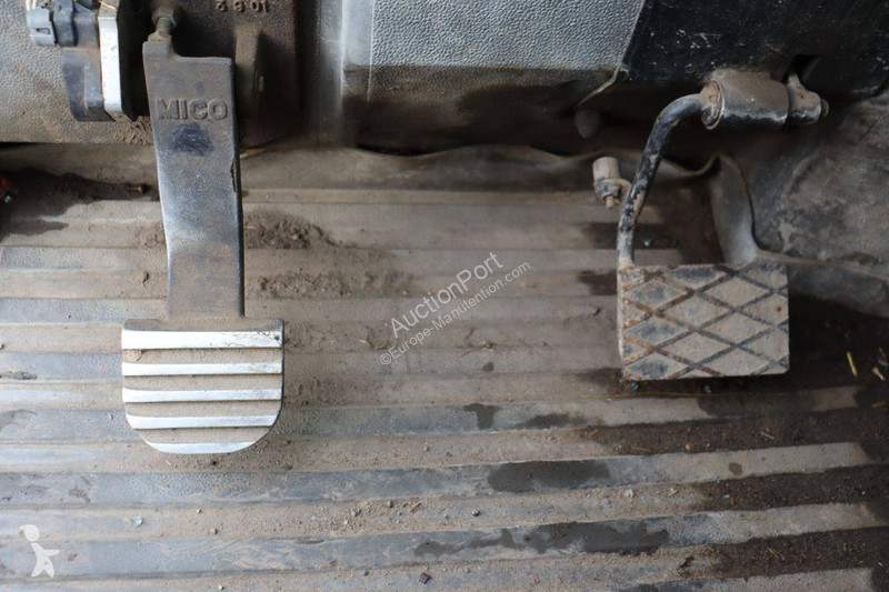 Телескопический погрузчик Caterpillar 506
