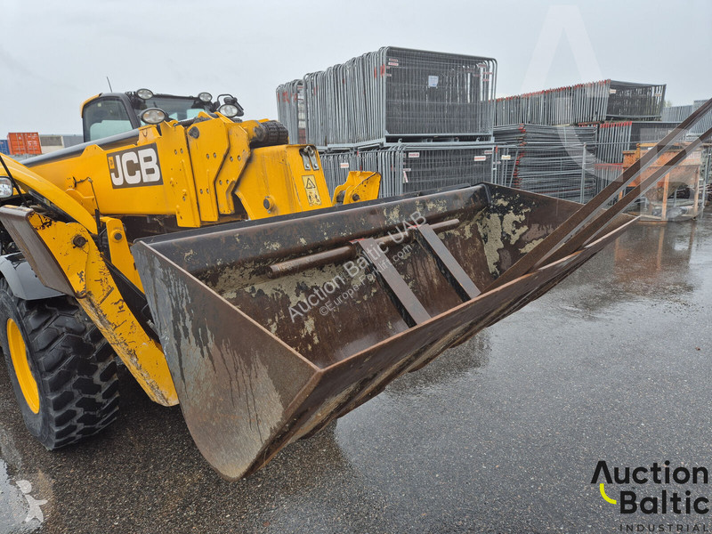 Teleskopický vozík JCB 540V180