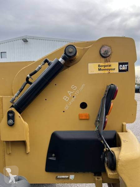 Teleskopický vozík Caterpillar TH360B
