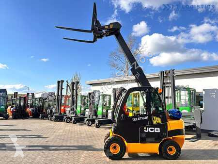 Încărcător telescopic JCB