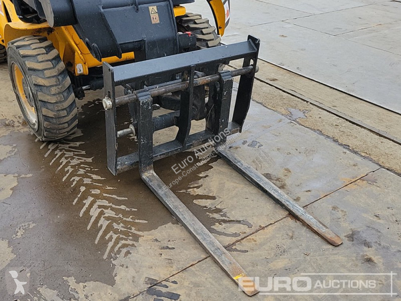 Teleskopický vozík JCB 520-40