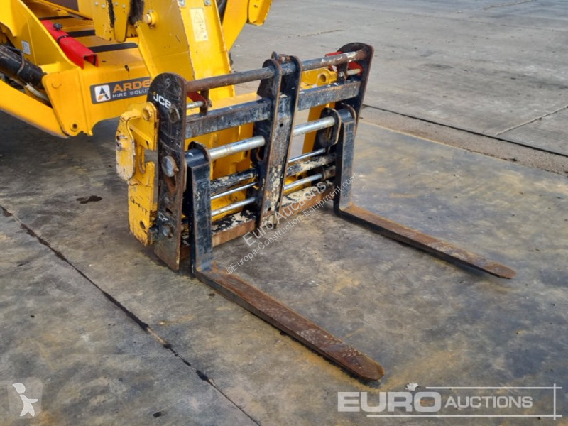 رافعة شوكية تلسكوبية JCB 540-140 Hi Viz