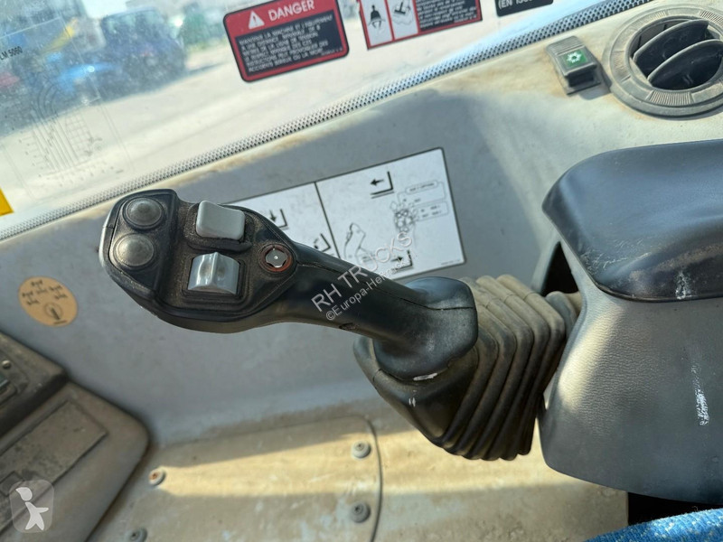 Teleskopický manipulátor New Holland LM5060 CE7...